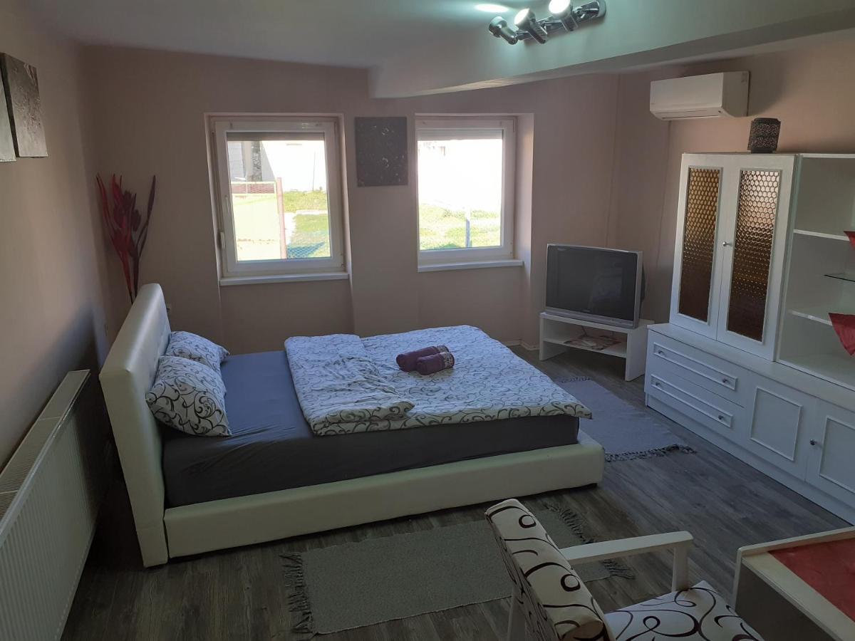 Mega Apartment 苏博蒂察 外观 照片